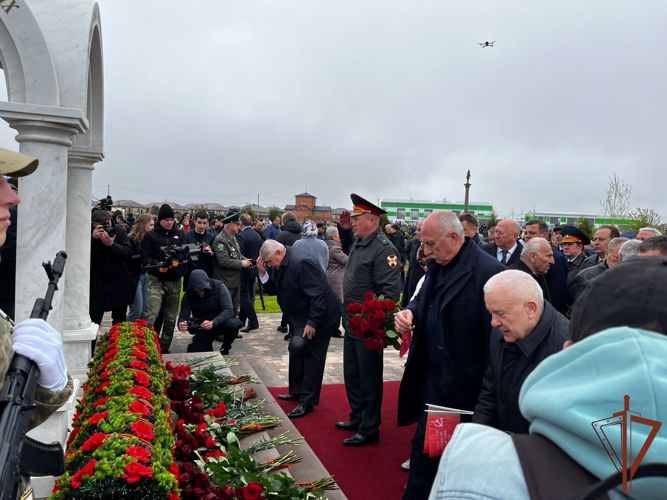 На Ставрополье заместитель командующего СКО Росгвардии принял участие в открытии мемориала защитникам Отечества