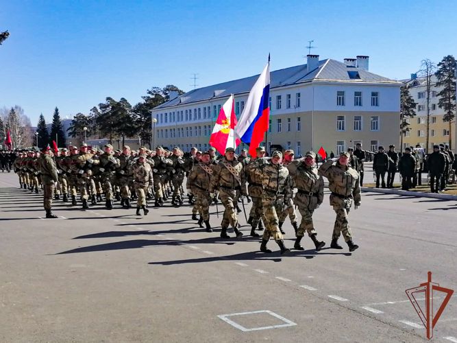 Военнослужащие Уральского округа Росгвардии начали подготовку к параду Победы