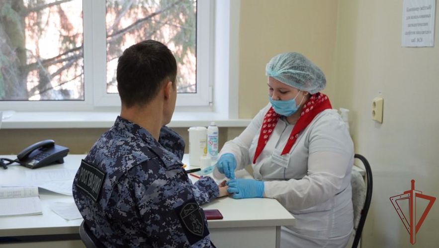 Росгвардейцы Приволжского округа присоединились к всероссийской донорской акции (видео)
