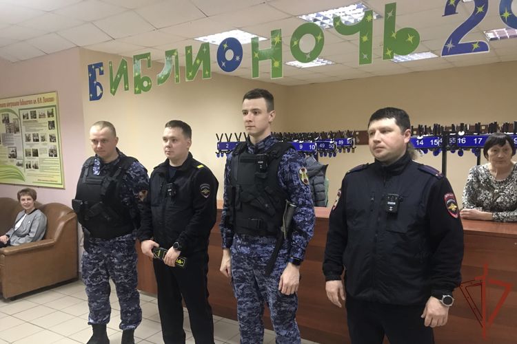 В Нарьян-Маре Росгвардия и полиция обеспечили безопасность более тысячи участников Библионочи–2023