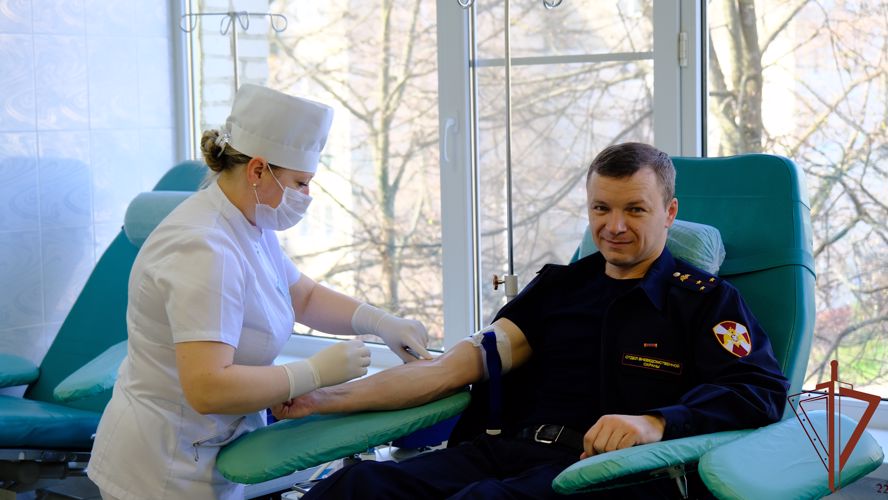  Около 12 литров донорской крови сдали росгвардейцы в Тамбове