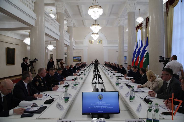 Командующий Северо-Кавказским округом Росгвардии принял участие в совещании Совета Безопасности России в Нальчике
