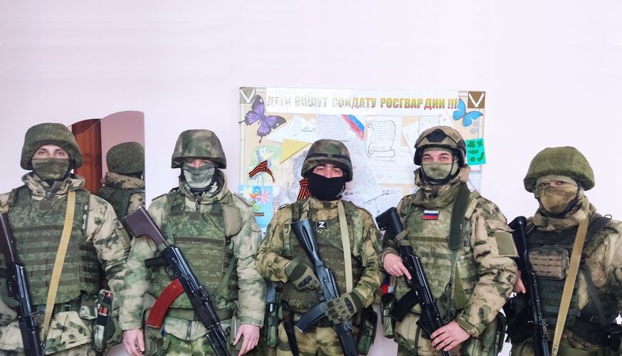 Росгвардейцы-участники СВО поблагодарили детей из регионов России за письма поддержки (видео) 