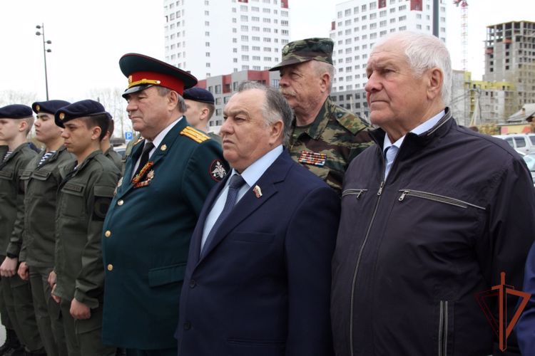 Память офицера СОБР погибшего при исполнении служебного долга увековечена в Тюмени