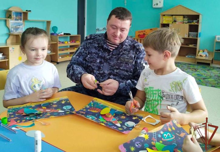 Представители Росгвардии на Урале провели мероприятия, посвященные Дню космонавтики