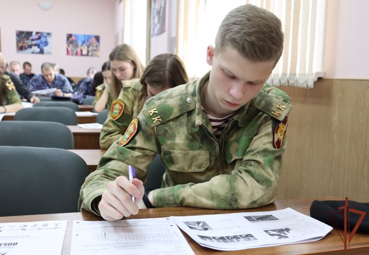 На Дальнем Востоке росгвардейцы написали «Диктант Победы»