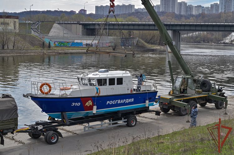 Спецназ Росгвардии приступил к патрулированию акватории Москвы-реки