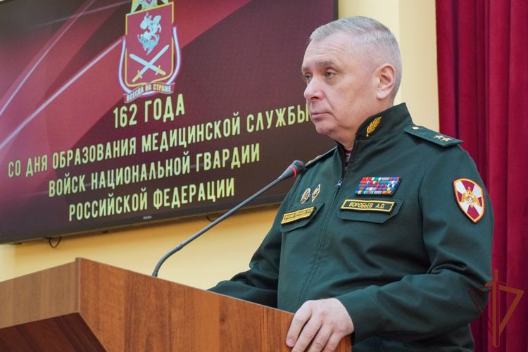 Командующий СЗО Росгвардии наградил медиков в Санкт-Петербурге 