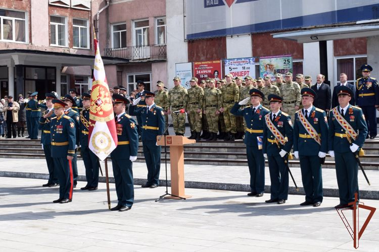 Воинской части оперативного назначения Сибирского округа Росгвардии вручено Боевое Знамя