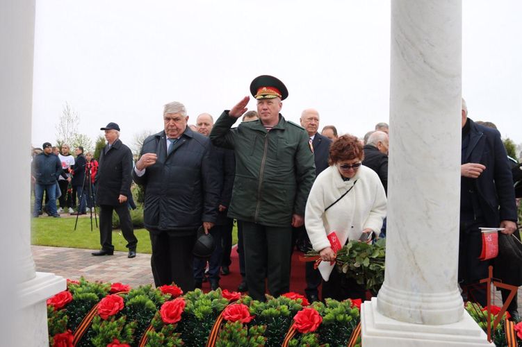 На Ставрополье заместитель командующего СКО Росгвардии принял участие в открытии мемориала защитникам Отечества