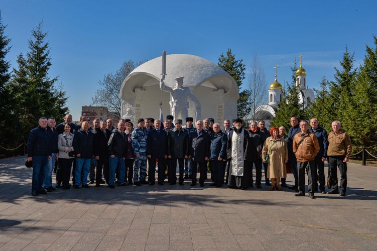 В Москве сотрудники ОМОН «Авангард» открыли Аллею Славы в день памяти погибших боевых товарищей