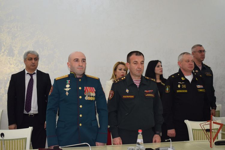В Дагестане семьям погибших росгвардейцев передали ордена Мужества