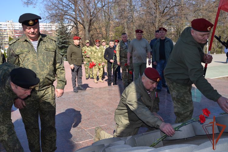 Участников автопробега «Дорога к Победе» встретили росгвардейцы в Тольятти 