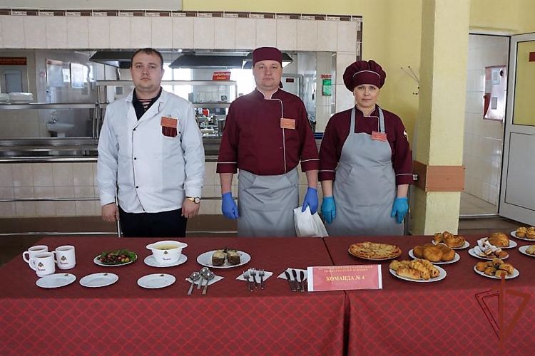 Военные повара Росгвардии показали мастерство в ежегодном кулинарном конкурсе в Хабаровске 