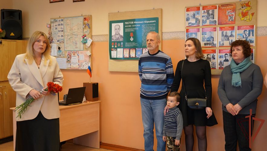 Парту Героя памяти росгвардейца Михаила Пестова открыли в Кирове