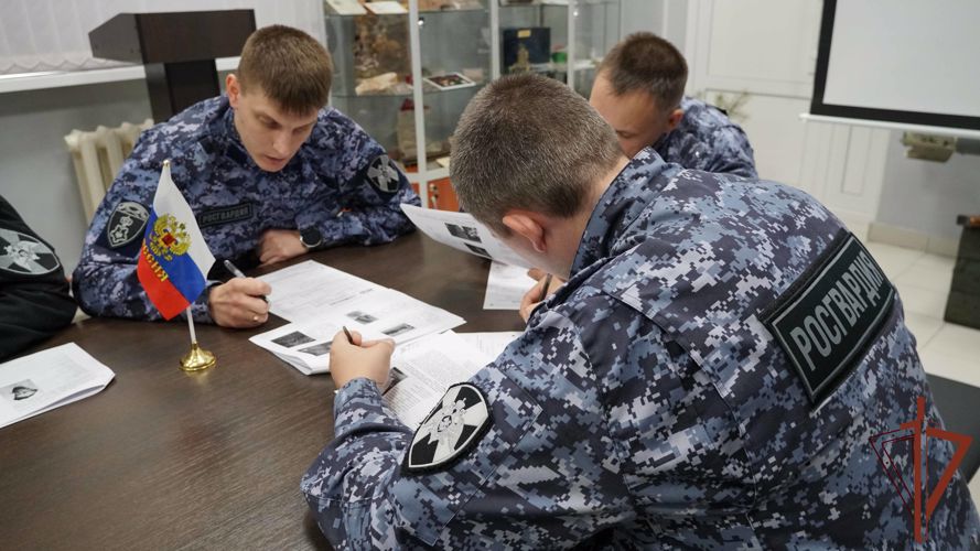 Около 4 тысяч росгвардейцев Центрального округа приняли участие в акции «Диктант Победы»