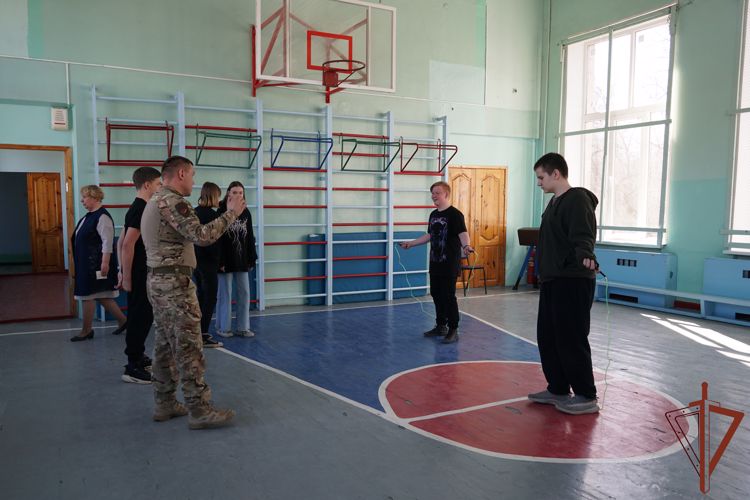 Патриотические встречи для молодежи провели росгвардейцы Северо-Западного округа  