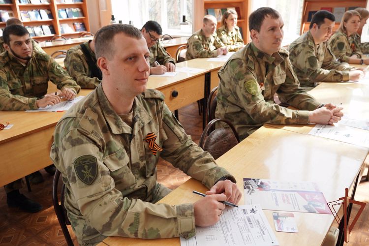 Около 4 тысяч росгвардейцев Центрального округа приняли участие в акции «Диктант Победы»