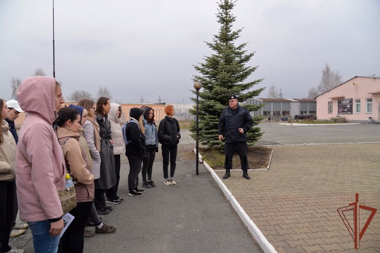 Встречи патриотической направленности продолжаются в Уральском округе Росгвардии
