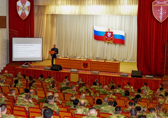 Встречи патриотической направленности продолжаются в Уральском округе Росгвардии
