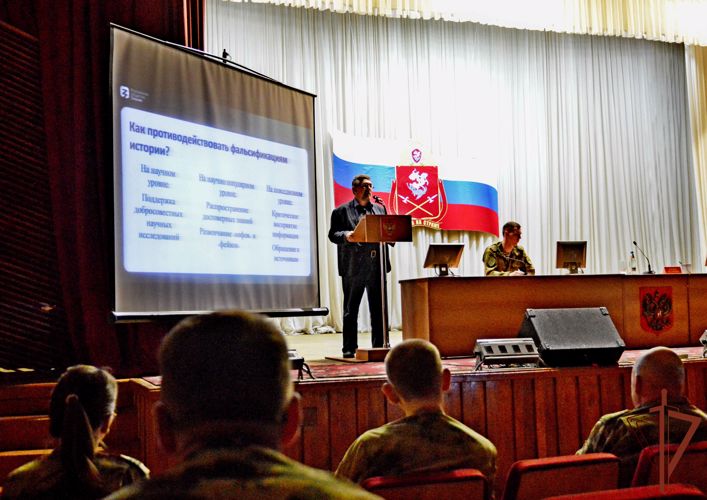 Встречи патриотической направленности продолжаются в Уральском округе Росгвардии