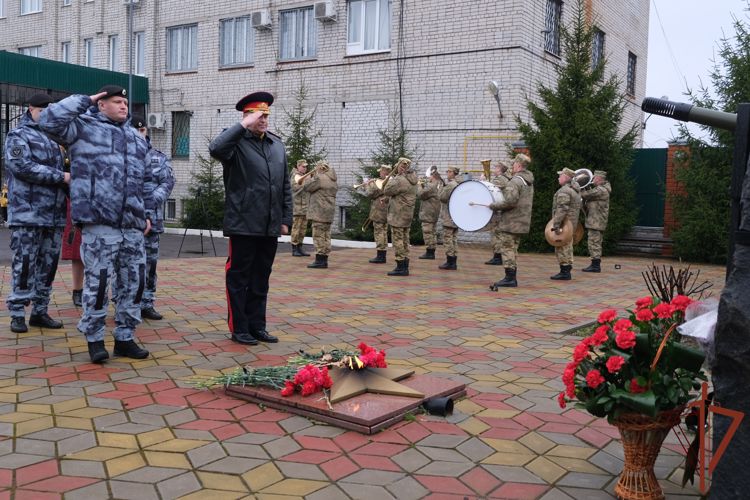 Заместитель командующего Центральным округом Росгвардии поздравил Курский ОМОН «Финист» с 30-летием образования отряда