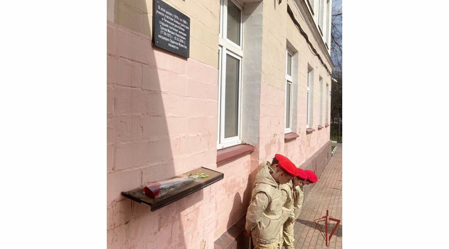 В подмосковной школе открыли парту Героя в память о погибшем сотруднике  ОМОН 