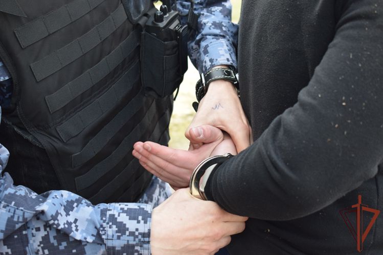 Росгвардейцы в Нижнем Новгороде задержали напавшего на охранника детского сада злоумышленника