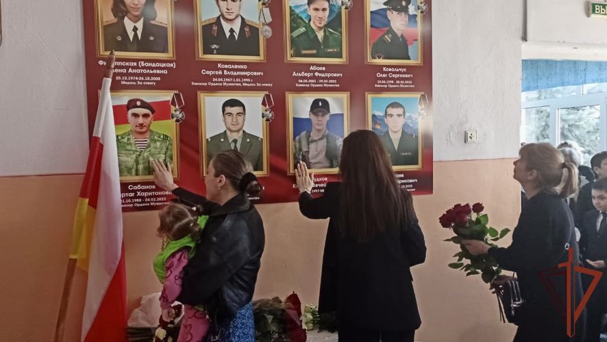 Памятный стенд военнослужащим Росгвардии открыли в Северной Осетии