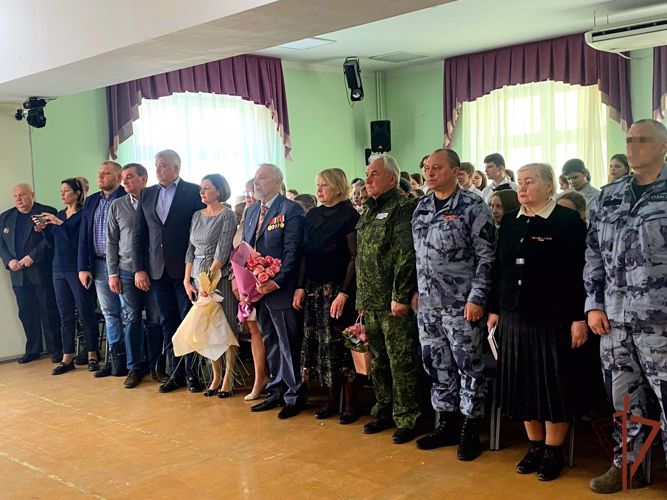 В подмосковной школе открыли парту Героя в память о погибшем сотруднике  ОМОН 