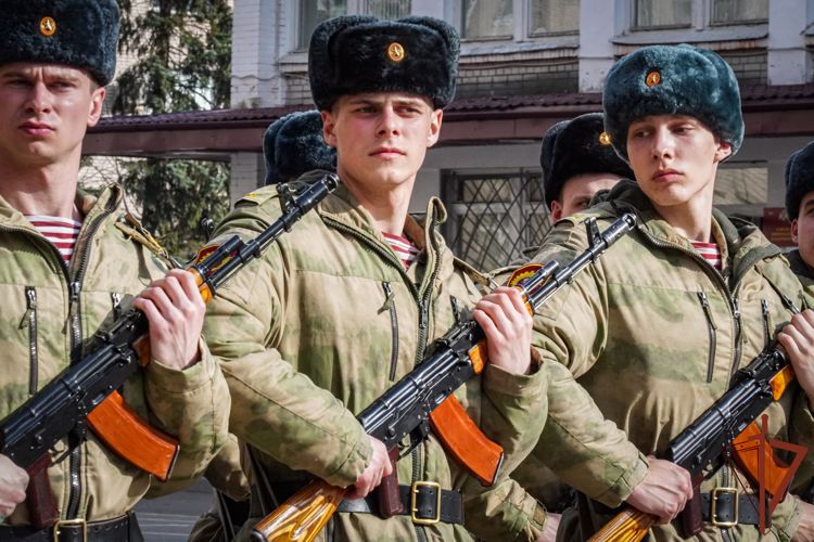 Курсанты Санкт-Петербургского военного института Росгвардии приступили к тренировкам Парада Победы (видео)