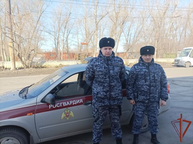 Росгвардейцы помогли вернуться домой потерявшемуся ребенку в Омске