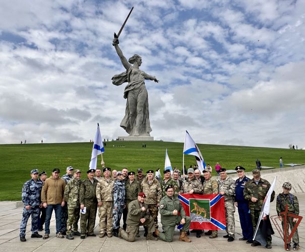 Участников Всероссийского автопробега «Дорога к Победе» встретили росгвардейцы в Волгограде 