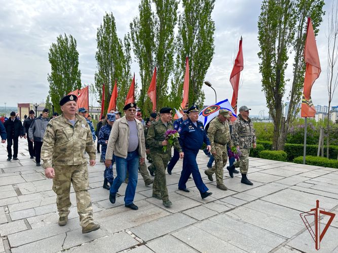 Участников Всероссийского автопробега «Дорога к Победе» встретили росгвардейцы в Волгограде 