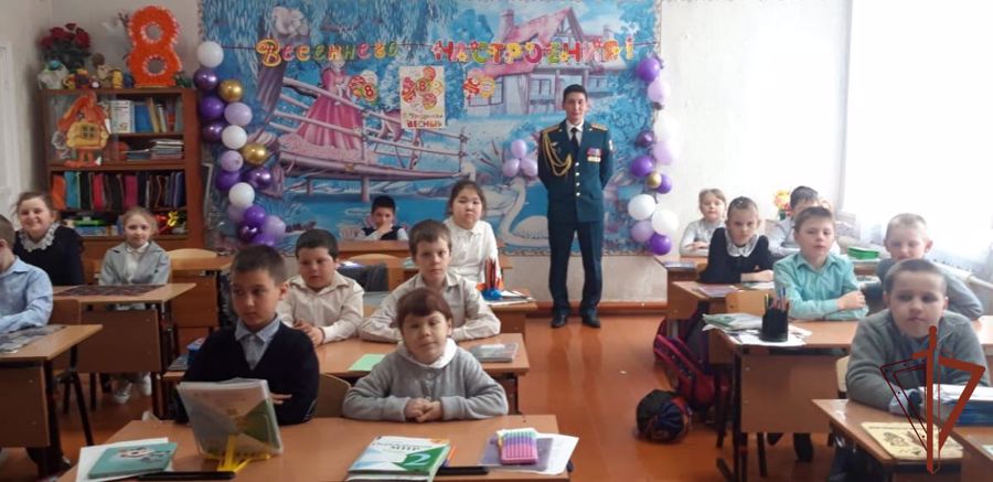  Патриотические мероприятии для подрастающего поколения проводят росгвардейцы на Урале (видео)