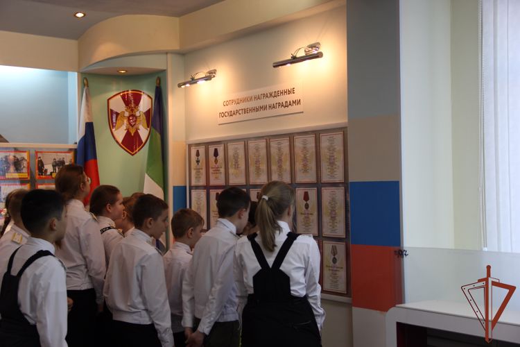 Патриотические встречи для молодежи провели росгвардейцы Северо-Западного округа  