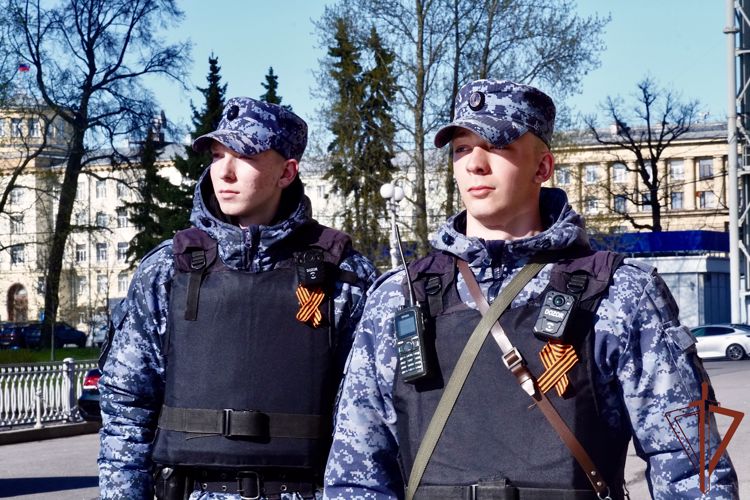 Росгвардейцы обеспечили безопасность на массовых мероприятиях в Санкт-Петербурге
