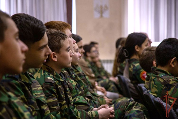 Ряд патриотических мероприятий для школьников провели росгвардейцы на Урале (видео)