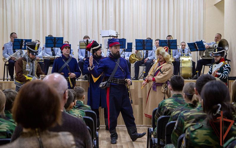 Ряд патриотических мероприятий для школьников провели росгвардейцы на Урале (видео)
