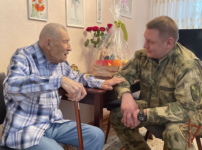 Росгвардейцы поздравили ветерана Великой Отечественной войны с 99-летием