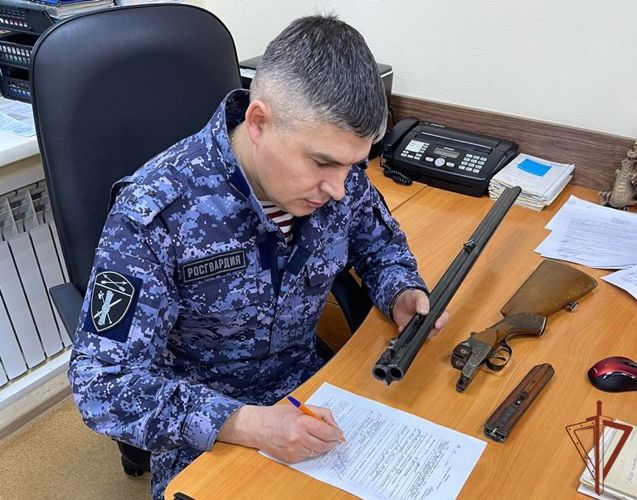 Сотрудники ЛРР Сибирского округа Росгвардии стали гостями теле- и радиоэфиров (видео)