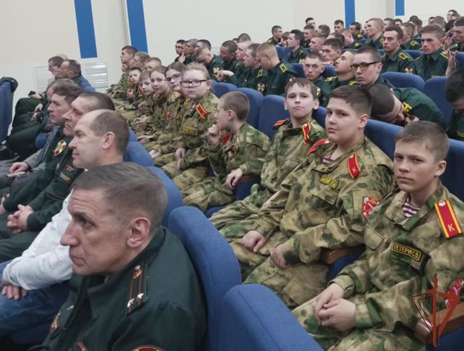 Новосибирский военный институт провел «Курс юного росгвардейца» для нижнетагильских кадет