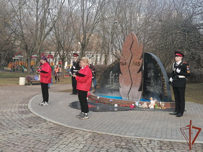 Память узников концлагерей почтили росгвардейцы в Москве