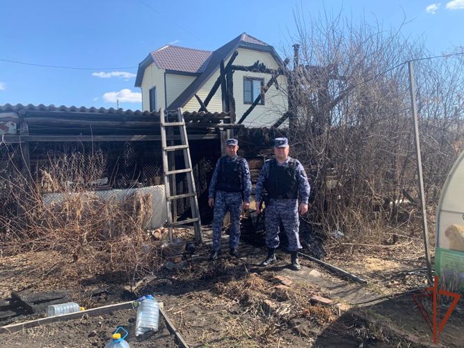 Благодаря патрулю Росгвардии  оперативно потушили пожар в частном секторе в одном из городов Зауралья