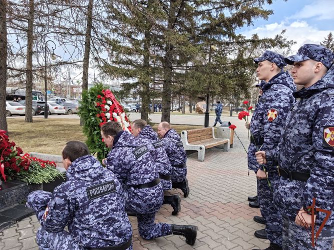 Мероприятия, посвященные 37-й годовщине аварии на Чернобыльской АЭС, прошли в Сибирском округе Росгвардии