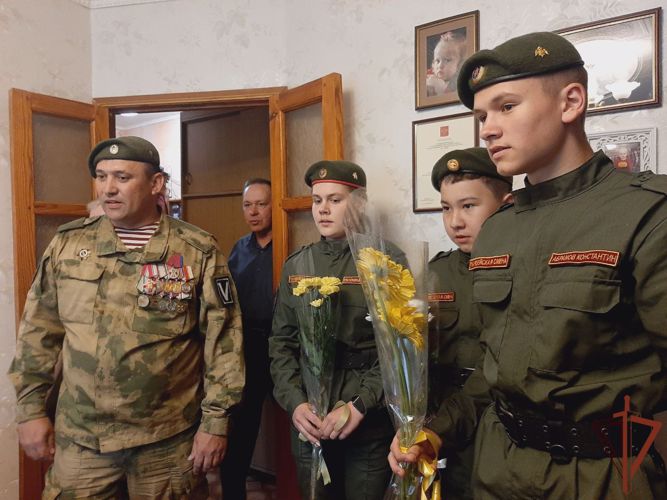 Ветерана Великой Отечественной войны и труженицу тыла навестили росгвардейцы в Саратове 
