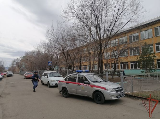 Росгвардия провела межведомственные учения на объекте образования в Красноярске