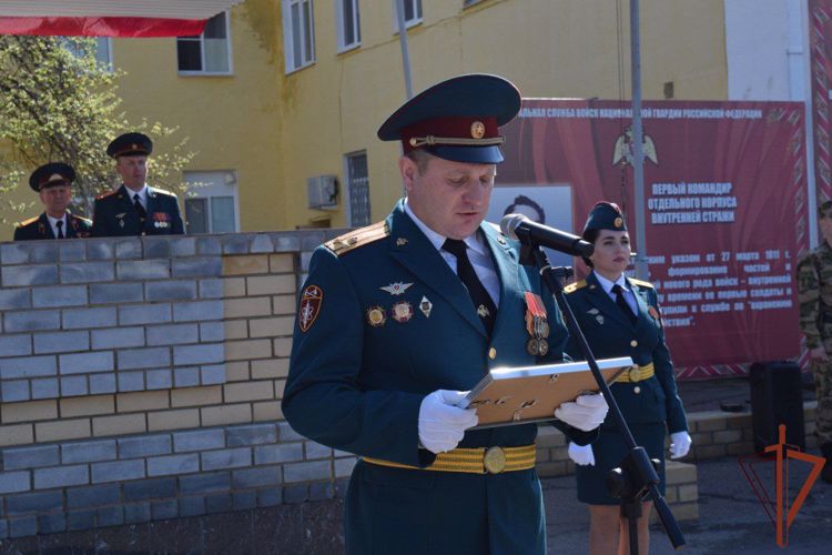 Помощник благочинного Саровского округа совершил чин освящения воинских знамен дивизии Росгвардии