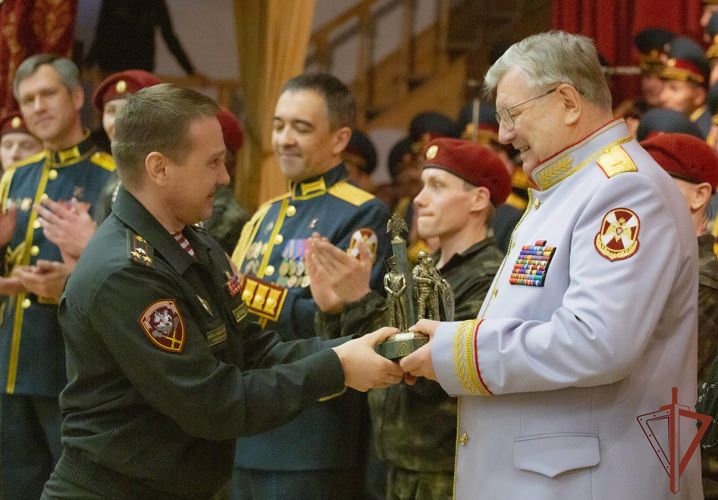  Командующий Центральным округом Росгвардии поздравил столичный полк со 105-летием со дня образования