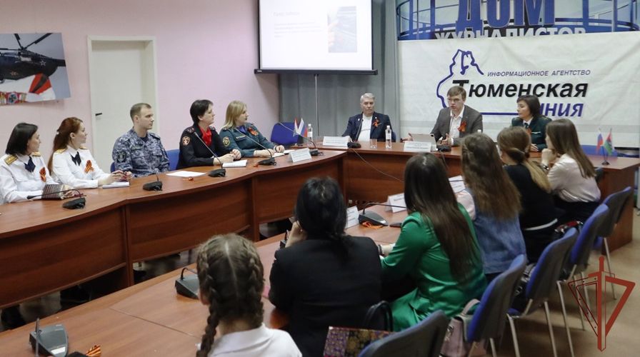 Росгвардейцы в Тюмени приняли участие в патриотической пресс-конференции «Мы помним!»